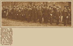 871190 Afbeelding van de vaandeluitreiking aan het regiment genietroepen in het Wilhelminapark te Utrecht, in ...